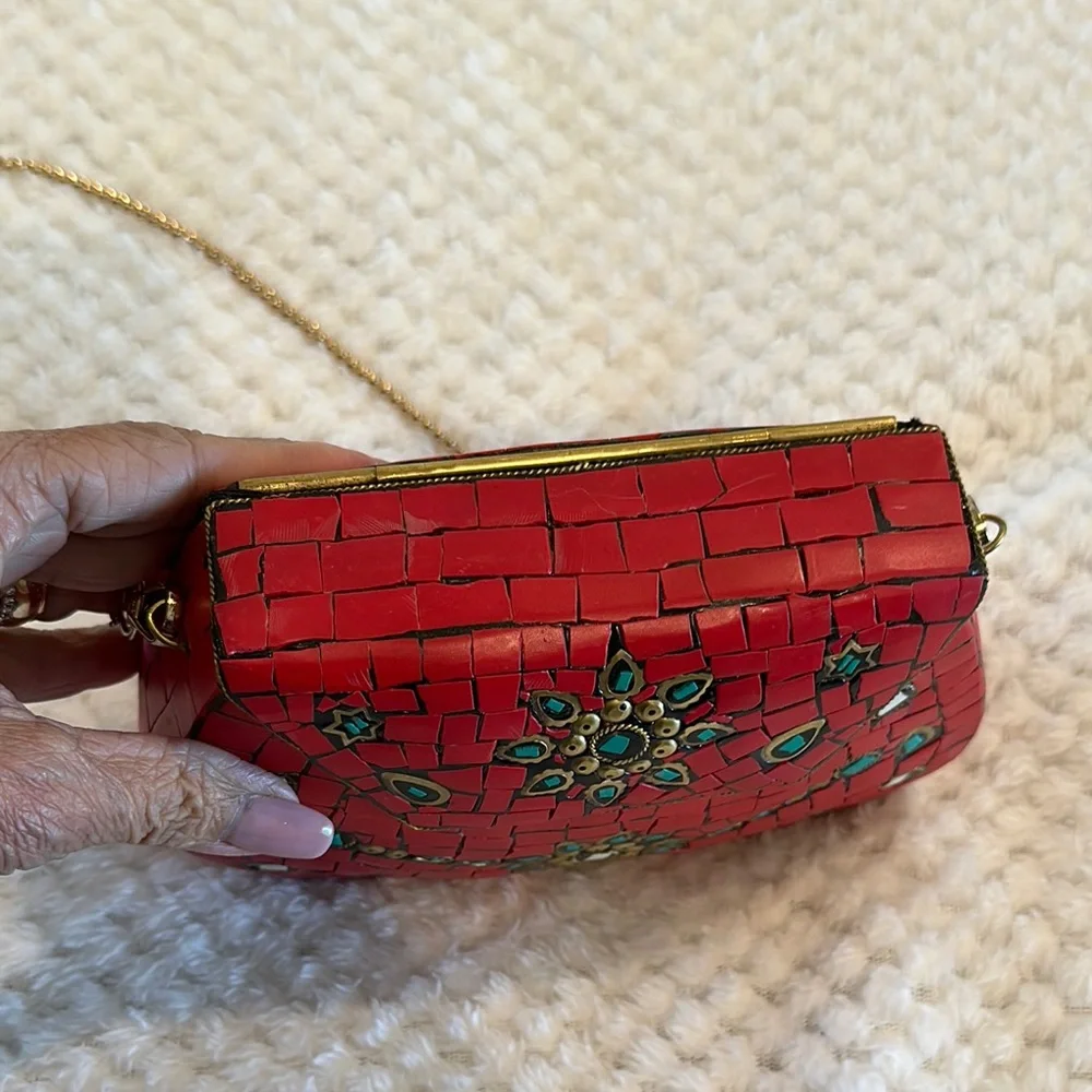Elegant Red and Gold Crossbody Bag with Ornate Beadwork - Picture 8 of 9